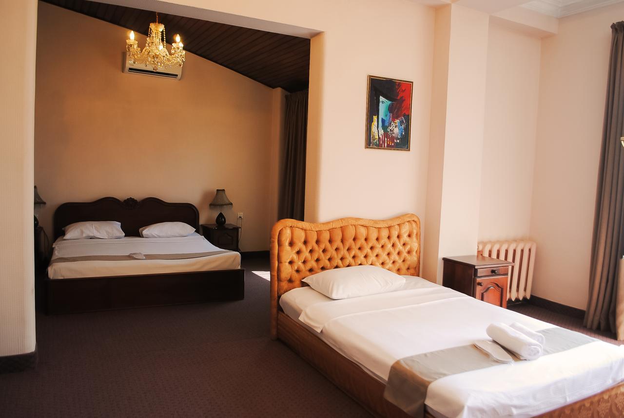 Hotel Sympatia Tbilisi Exterior foto